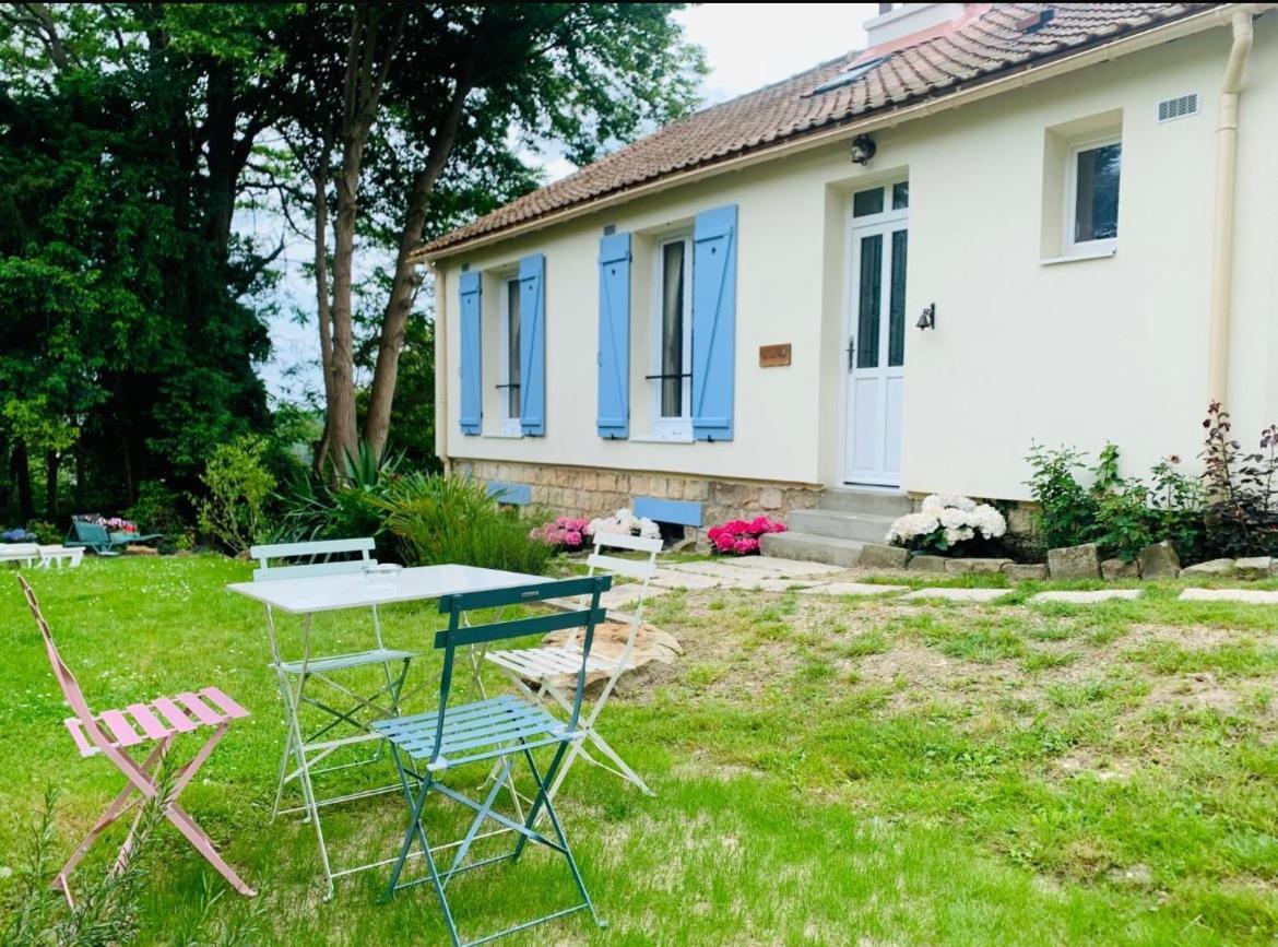 Les Volets Bleus Villa Parmain Luaran gambar