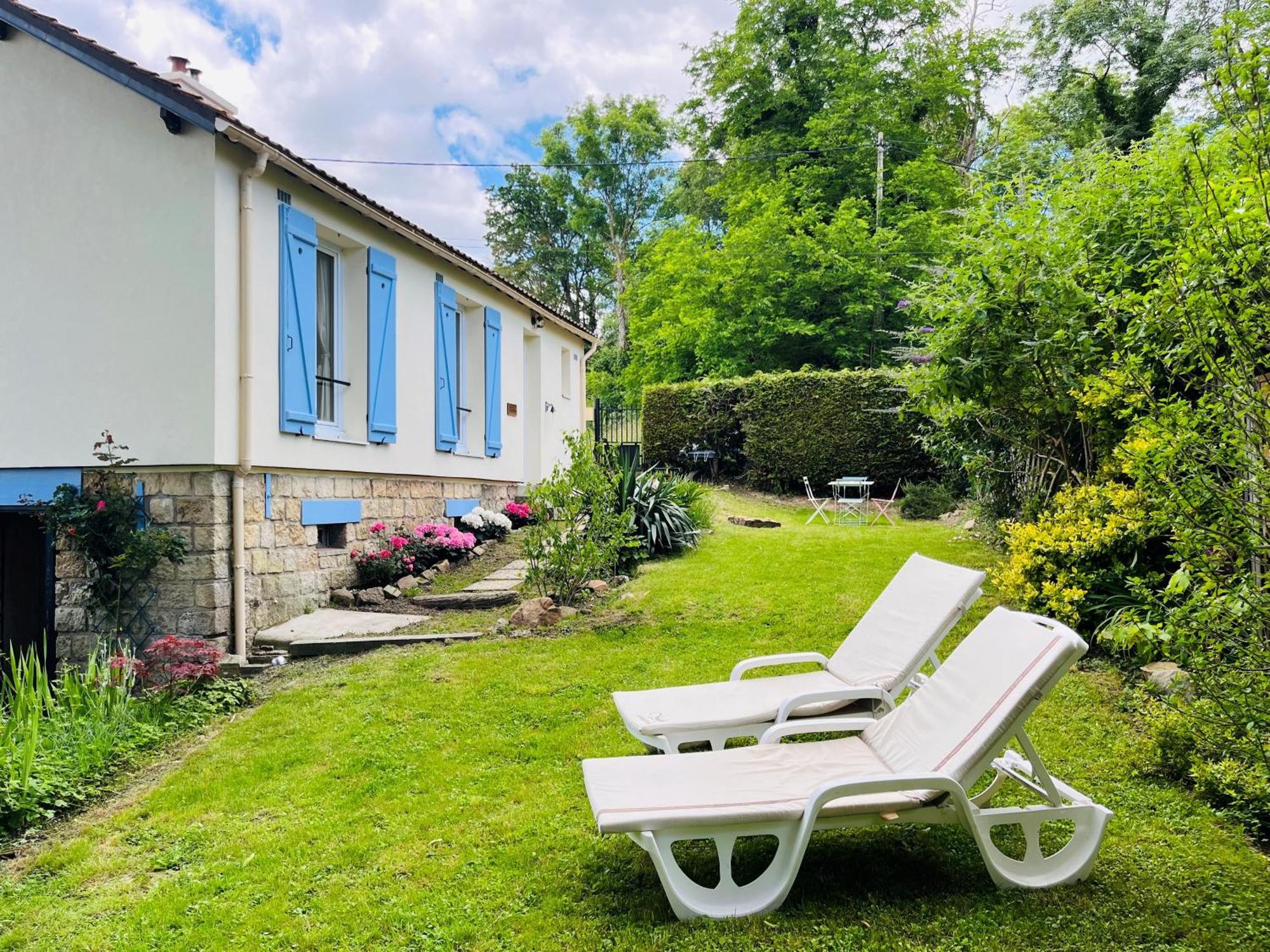 Les Volets Bleus Villa Parmain Luaran gambar