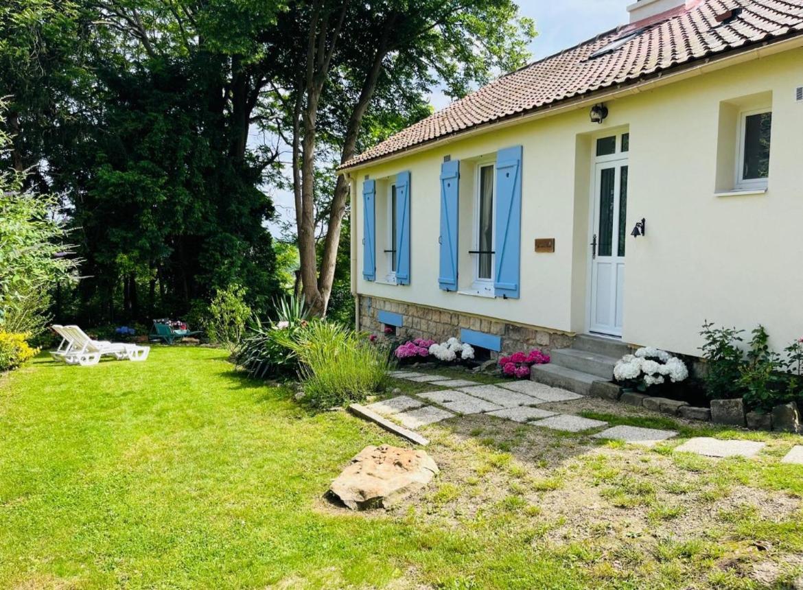 Les Volets Bleus Villa Parmain Luaran gambar